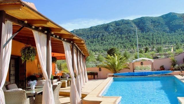 Finka/Dom wiejski na sprzedaż w La Romana z basenem garażem - 575 000 € (Ref: 9729769)