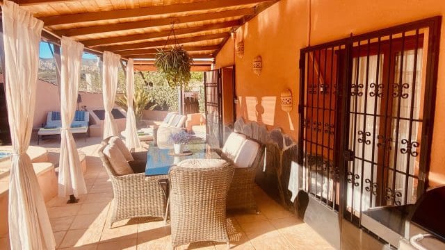 Finka/Dom wiejski na sprzedaż w La Romana z basenem garażem - 575 000 € (Ref: 9729769)