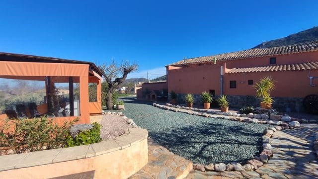 Finka/Dom wiejski na sprzedaż w La Romana z basenem garażem - 575 000 € (Ref: 9729769)