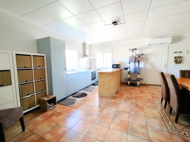 Finca/Casa Rural en Caudete en venta con piscina garaje - 169.995 € (Ref: 9740264)