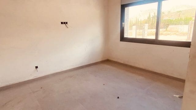 3 makuuhuone Huvila myytävänä paikassa Macisvenda mukana uima-altaan 
autotalli - 449 500 € (Ref: 9802911)