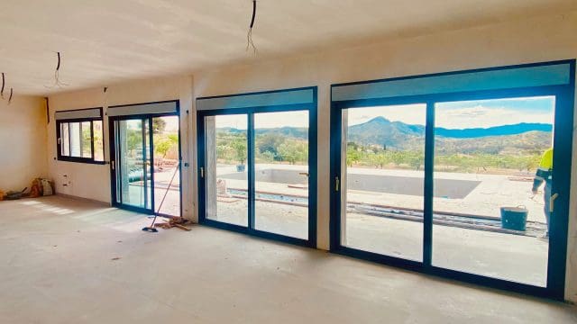 3 makuuhuone Huvila myytävänä paikassa Macisvenda, Abanilla mukana uima-altaan 
autotalli - 449 500 € (Ref: 9802911)