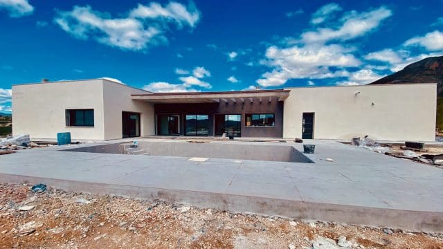 3 makuuhuone Huvila myytävänä paikassa Macisvenda mukana uima-altaan 
autotalli - 449 500 € (Ref: 9802911)