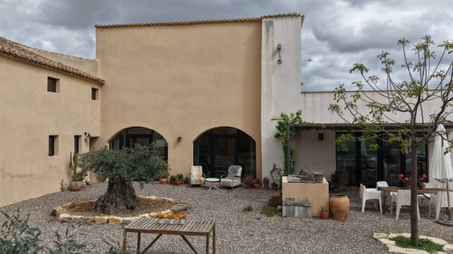 5 bedroom Finca/Country House for sale in Almansa with pool - € 799,000 (Ref: 9838612)