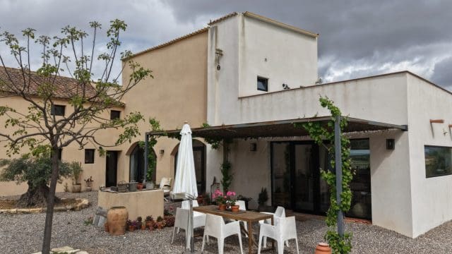 5 bedroom Finca/Country House for sale in Almansa with pool - € 799,000 (Ref: 9838612)