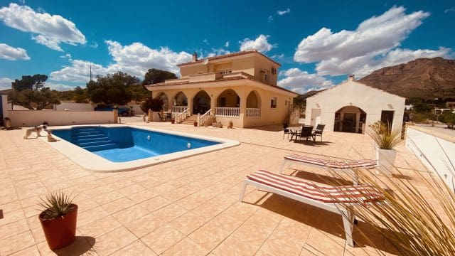 4 bedroom Villa for sale in Macisvenda with pool garage - € 479,000 (Ref: 9838616)