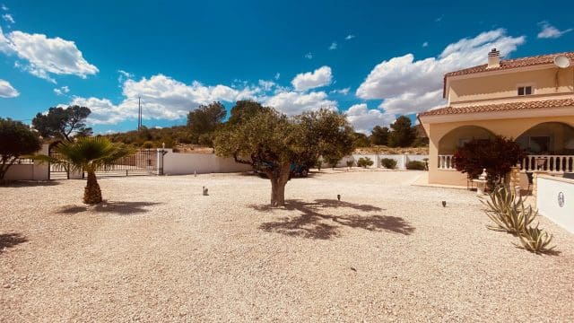 4 bedroom Villa for sale in Macisvenda with pool garage - € 479,000 (Ref: 9838616)