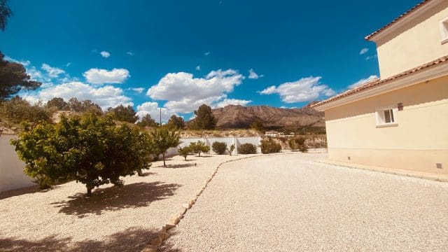 4 bedroom Villa for sale in Macisvenda with pool garage - € 479,000 (Ref: 9838616)