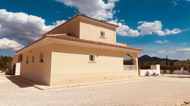 4 bedroom Villa for sale in Macisvenda with pool garage - € 479,000 (Ref: 9838616)