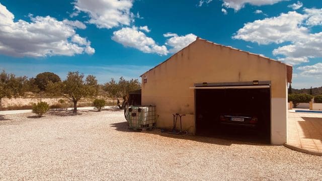 4 bedroom Villa for sale in Macisvenda with pool garage - € 479,000 (Ref: 9838616)