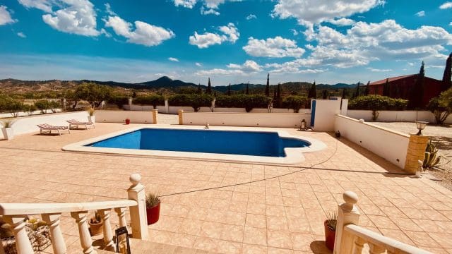 4 bedroom Villa for sale in Macisvenda with pool garage - € 479,000 (Ref: 9838616)