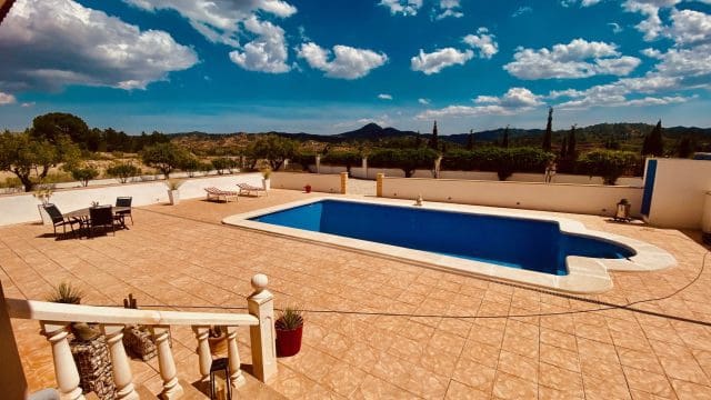 4 bedroom Villa for sale in Macisvenda with pool garage - € 479,000 (Ref: 9838616)