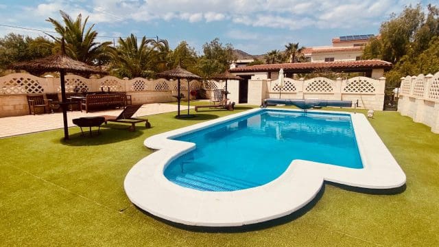 4 soveværelse Villa til salg i Macisvenda med swimmingpool garage - € 475.000 (Ref: 9838713)