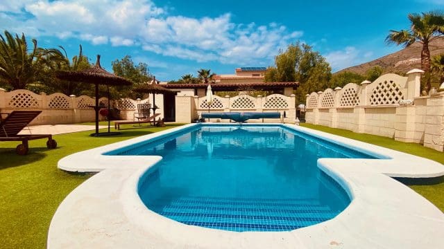 4 soveværelse Villa til salg i Macisvenda med swimmingpool garage - € 475.000 (Ref: 9838713)