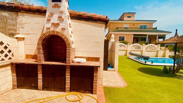 4 soveværelse Villa til salg i Macisvenda med swimmingpool garage - € 475.000 (Ref: 9838713)