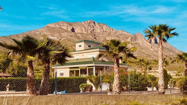 4 soveværelse Villa til salg i Macisvenda med swimmingpool garage - € 475.000 (Ref: 9838713)