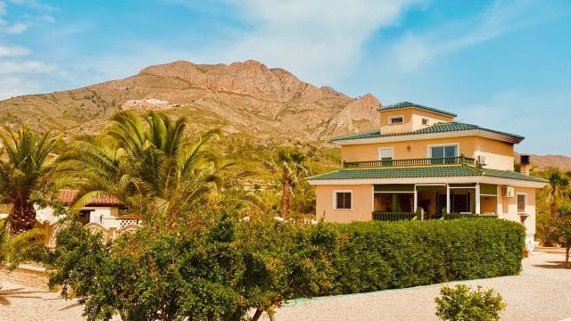 4 soveværelse Villa til salg i Macisvenda med swimmingpool garage - € 475.000 (Ref: 9838713)