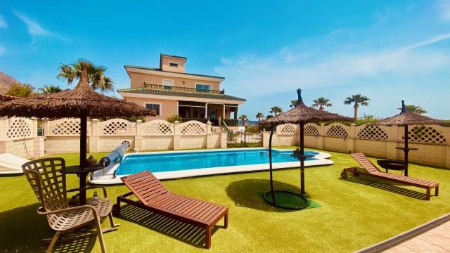 4 soveværelse Villa til salg i Macisvenda med swimmingpool garage - € 475.000 (Ref: 9838713)
