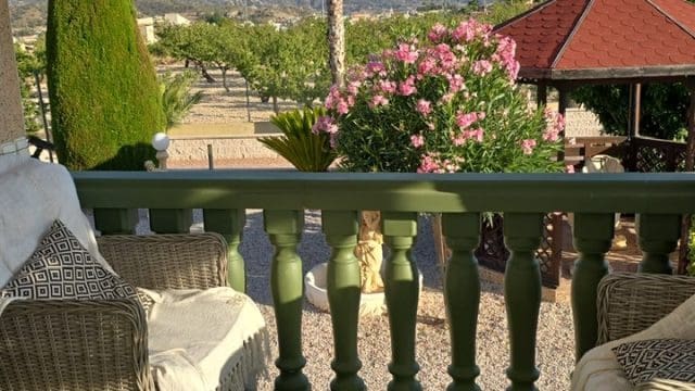 4 soveværelse Villa til salg i Macisvenda med swimmingpool garage - € 475.000 (Ref: 9838713)