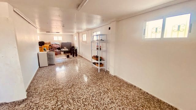 4 soveværelse Villa til salg i Macisvenda med swimmingpool garage - € 475.000 (Ref: 9838713)