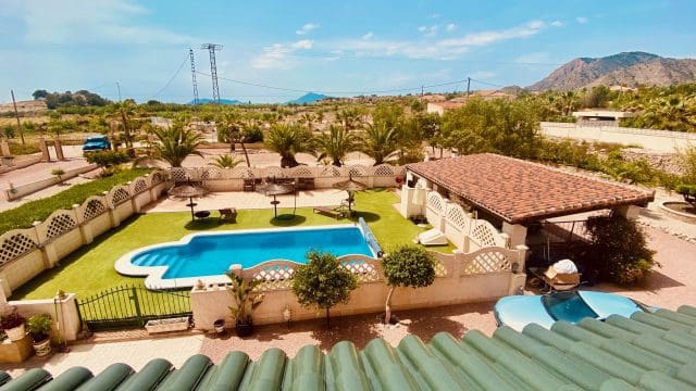 4 soveværelse Villa til salg i Macisvenda med swimmingpool garage - € 475.000 (Ref: 9838713)