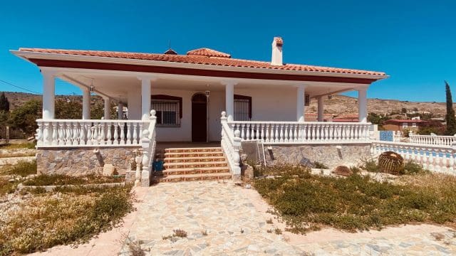 3 bedroom Villa for sale in Fortuna with pool - € 296,500 (Ref: 9839745)