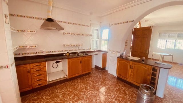 3 bedroom Villa for sale in Fortuna with pool - € 296,500 (Ref: 9839745)