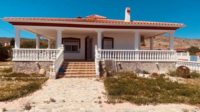 3 bedroom Villa for sale in Fortuna with pool - € 296,500 (Ref: 9839745)