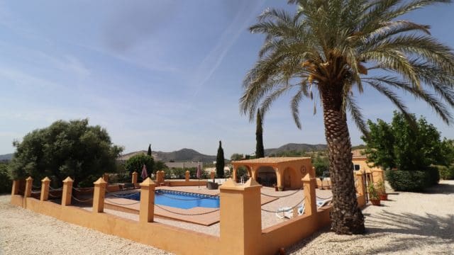5 bedroom Finca/Country House for sale in Hondon de las Nieves with pool - € 399,500 (Ref: 9839770)