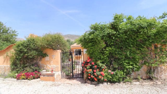 5 bedroom Finca/Country House for sale in Hondon de las Nieves with pool - € 399,500 (Ref: 9839770)