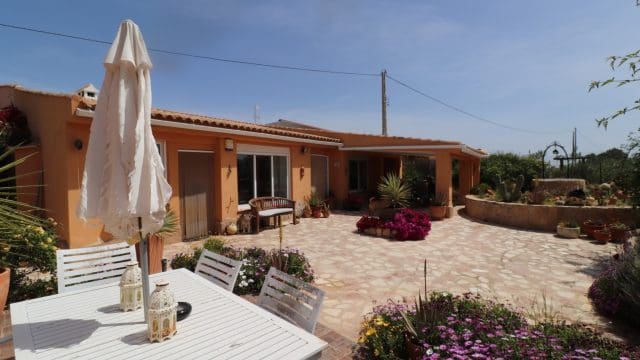 5 bedroom Finca/Country House for sale in Hondon de las Nieves with pool - € 399,500 (Ref: 9839770)