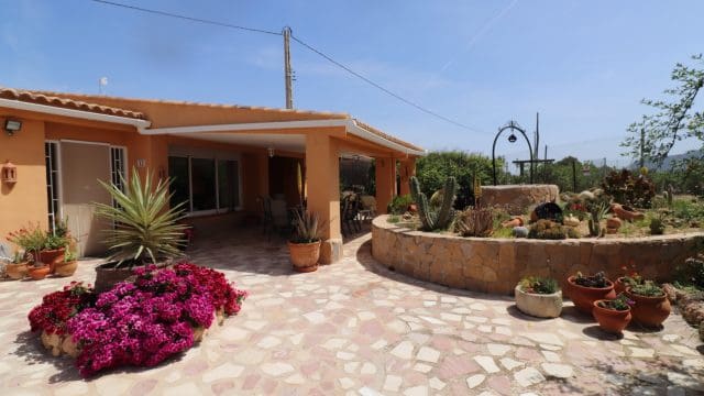 5 bedroom Finca/Country House for sale in Hondon de las Nieves with pool - € 399,500 (Ref: 9839770)