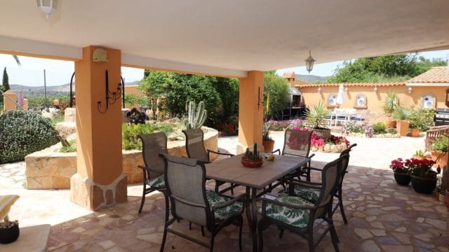 5 bedroom Finca/Country House for sale in Hondon de las Nieves with pool - € 399,500 (Ref: 9839770)