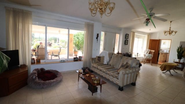 5 bedroom Finca/Country House for sale in Hondon de las Nieves with pool - € 399,500 (Ref: 9839770)