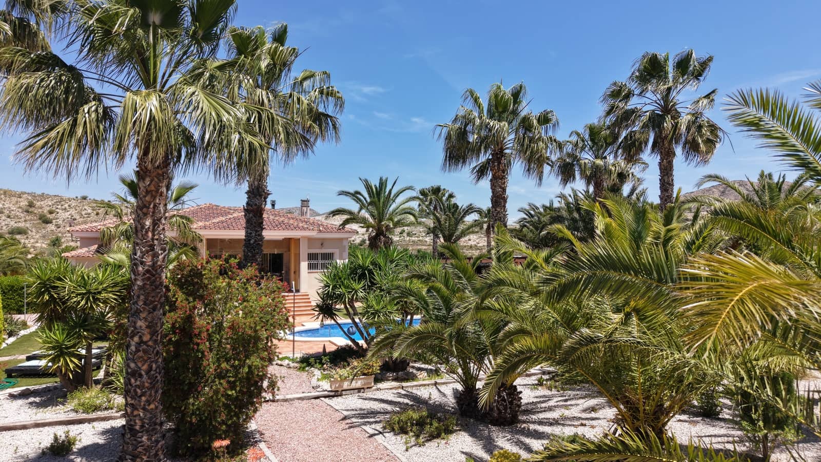 5 soverom Villa til salgs i Hondon de las Nieves med svømmebasseng garasje - € 475 000 (Ref: 9872323)