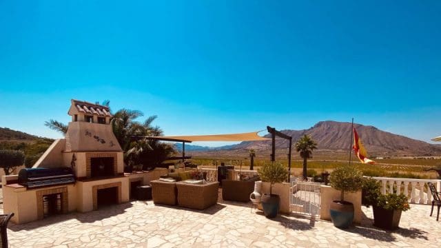 6 bedroom Villa for sale in Barbarroja with pool garage - € 535,000 (Ref: 9919060)