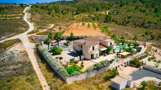 6 bedroom Villa for sale in Barbarroja with pool garage - € 535,000 (Ref: 9919060)