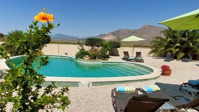 6 bedroom Villa for sale in Barbarroja with pool garage - € 535,000 (Ref: 9919060)