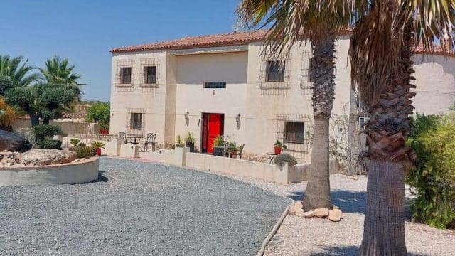 6 bedroom Villa for sale in Barbarroja with pool garage - € 535,000 (Ref: 9919060)