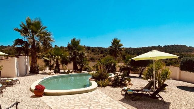 6 bedroom Villa for sale in Barbarroja with pool garage - € 535,000 (Ref: 9919060)