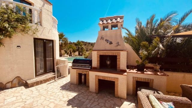 6 bedroom Villa for sale in Barbarroja with pool garage - € 535,000 (Ref: 9919060)