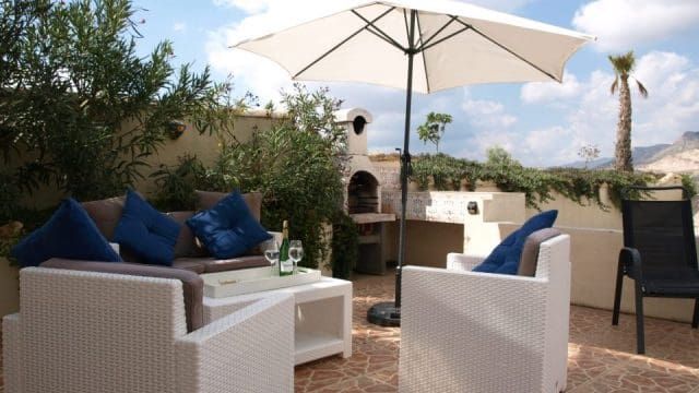 6 bedroom Villa for sale in Barbarroja with pool garage - € 535,000 (Ref: 9919060)