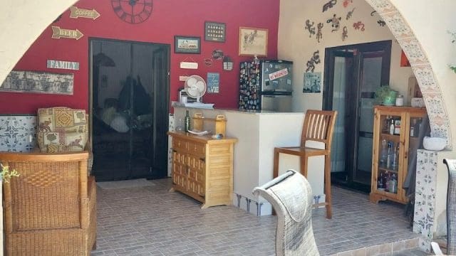 6 bedroom Villa for sale in Barbarroja with pool garage - € 535,000 (Ref: 9919060)