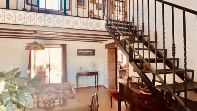 6 bedroom Villa for sale in Barbarroja with pool garage - € 535,000 (Ref: 9919060)