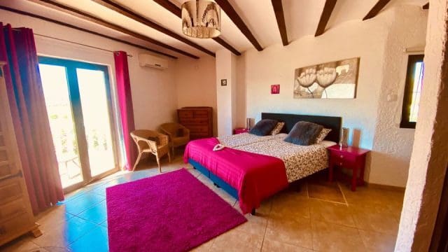 6 bedroom Villa for sale in Barbarroja with pool garage - € 535,000 (Ref: 9919060)