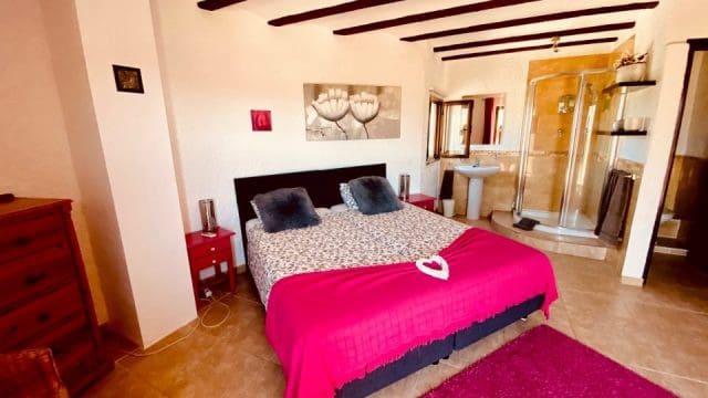 6 bedroom Villa for sale in Barbarroja with pool garage - € 535,000 (Ref: 9919060)