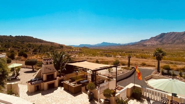 6 bedroom Villa for sale in Barbarroja with pool garage - € 535,000 (Ref: 9919060)