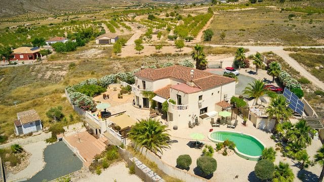 6 bedroom Villa for sale in Barbarroja with pool garage - € 535,000 (Ref: 9919060)