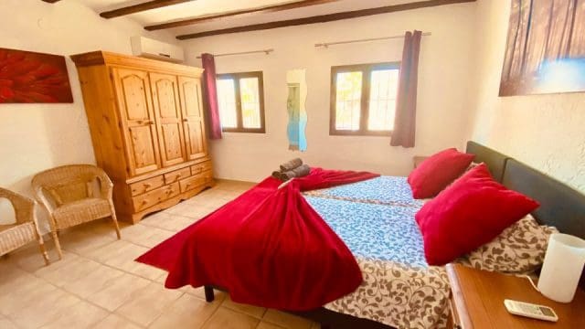 6 bedroom Villa for sale in Barbarroja with pool garage - € 535,000 (Ref: 9919060)