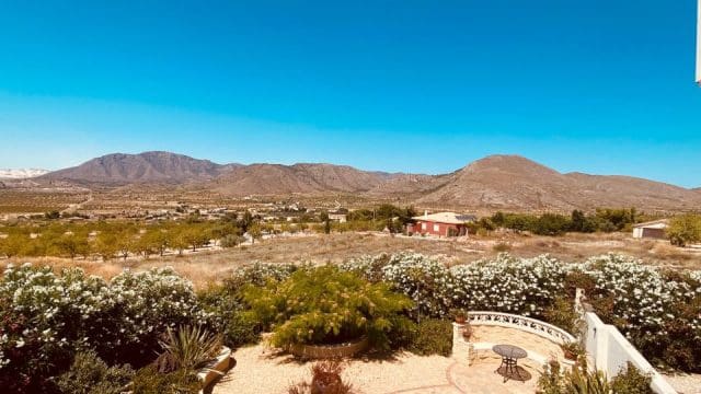 6 bedroom Villa for sale in Barbarroja with pool garage - € 535,000 (Ref: 9919060)